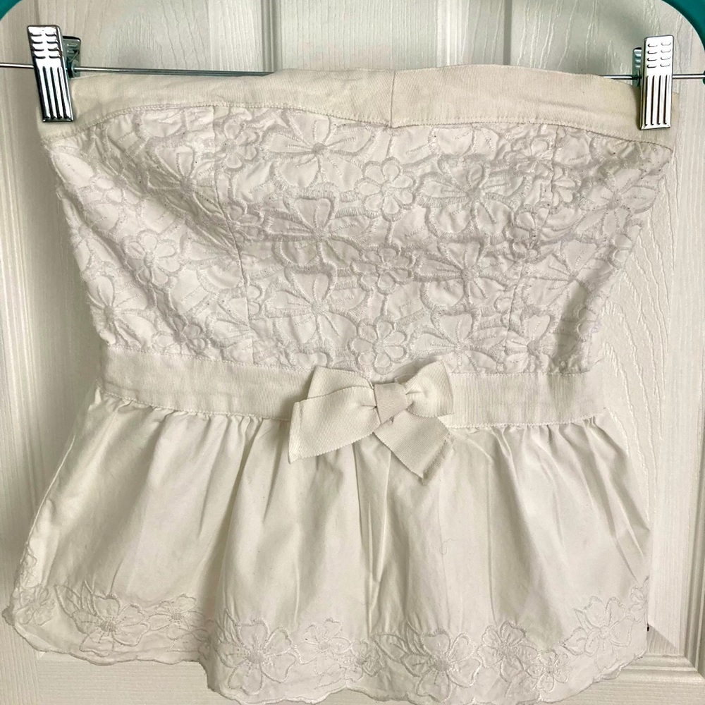 Super cute summer Hollister white top